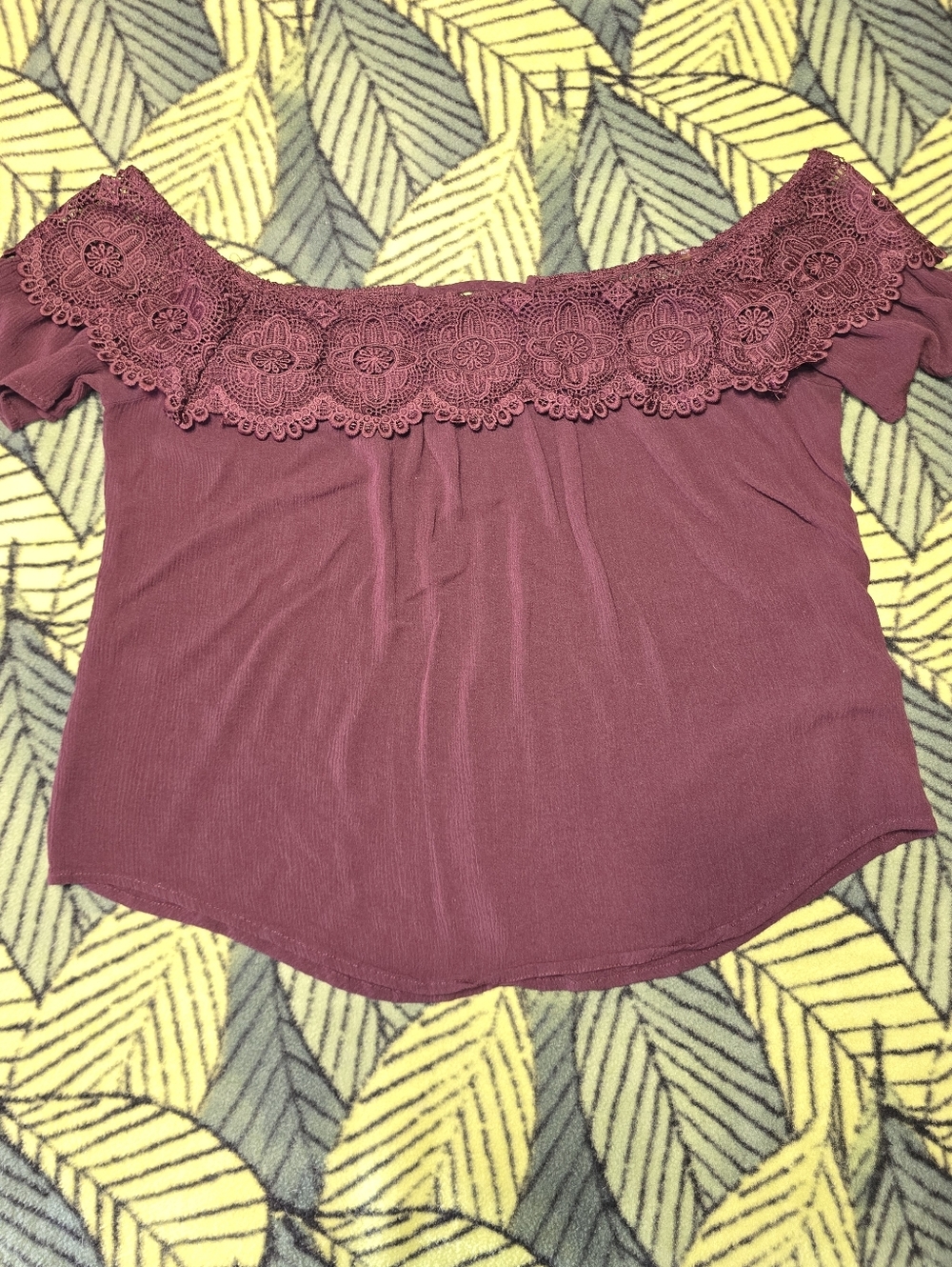 Charlotte Russe Women's Off-Shoulder Lace Trim Top - Burgundy